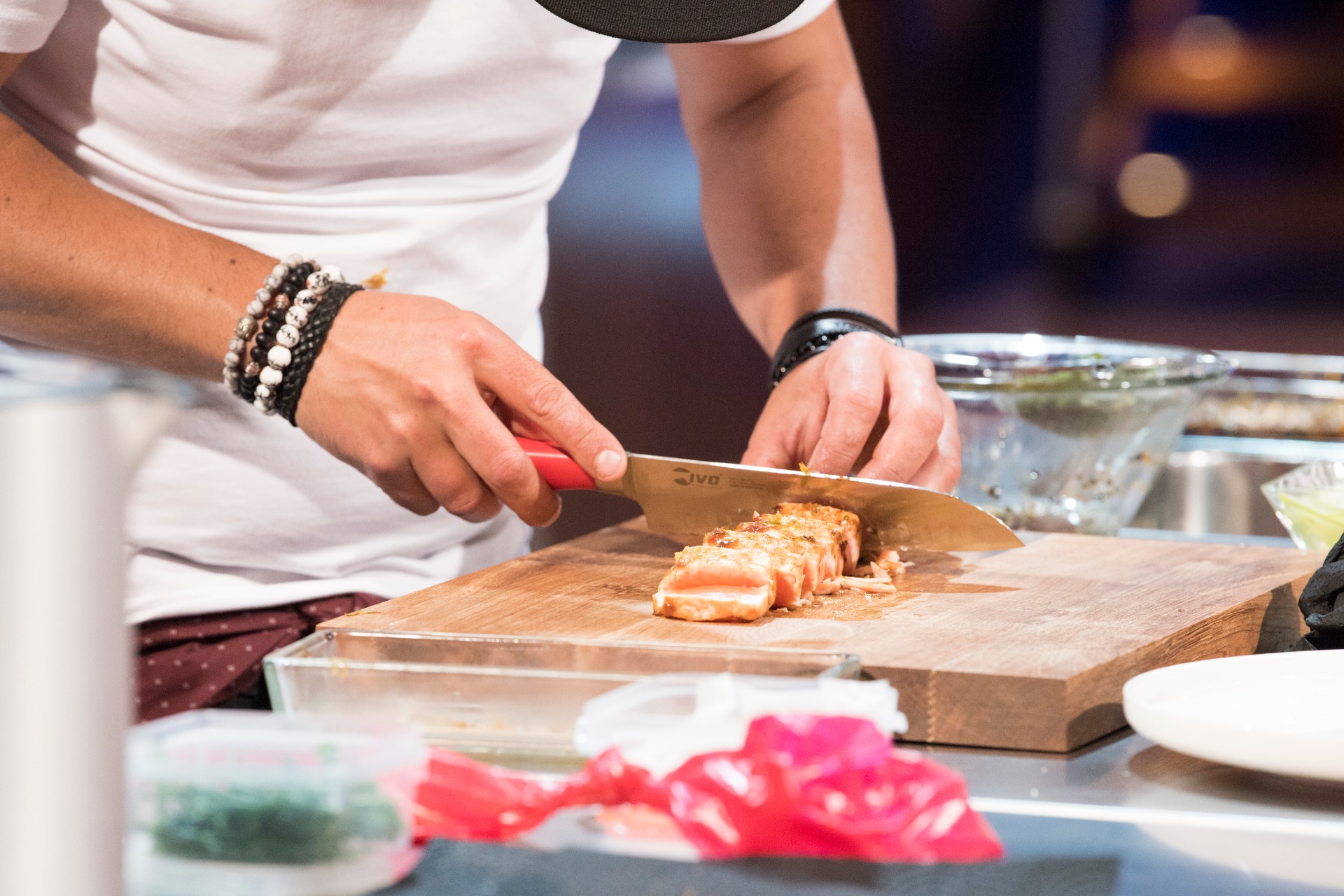 A preparação do prato sempre com os melhores utensílios de cozinha!