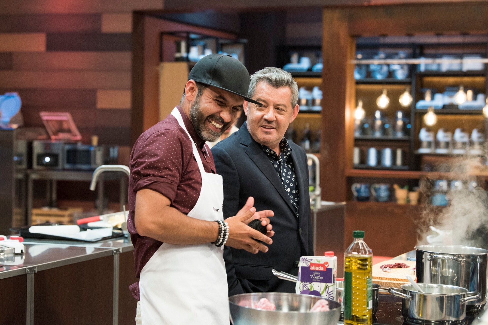 Rúben sempre sob olhar atento do Chef Rui Paula - um dos elementos do júri residente do Masterchef Portugal